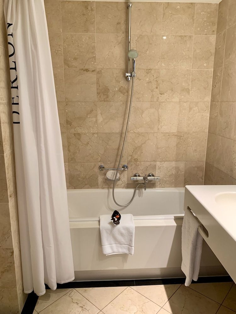 Derlon Hotel Maastricht Deluxe Room 4