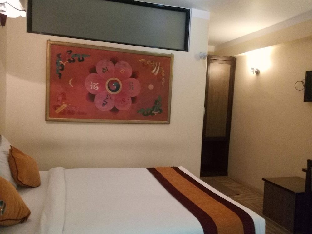 Boudha Stupa View Guest House Deluxe Double or Twin Room, 1 Double or 2 Twin Beds, Non Smoking, Park View 6