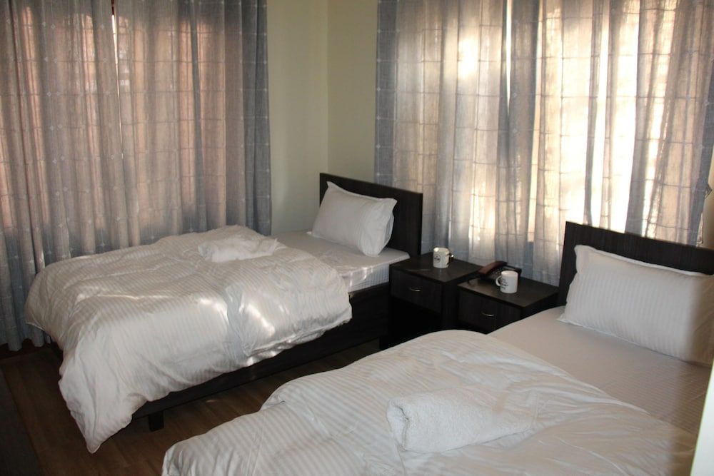 Cozy Home B & B Economy Double Room Single Use, 2 Double Beds, Shared Bathroom, Valley View 3