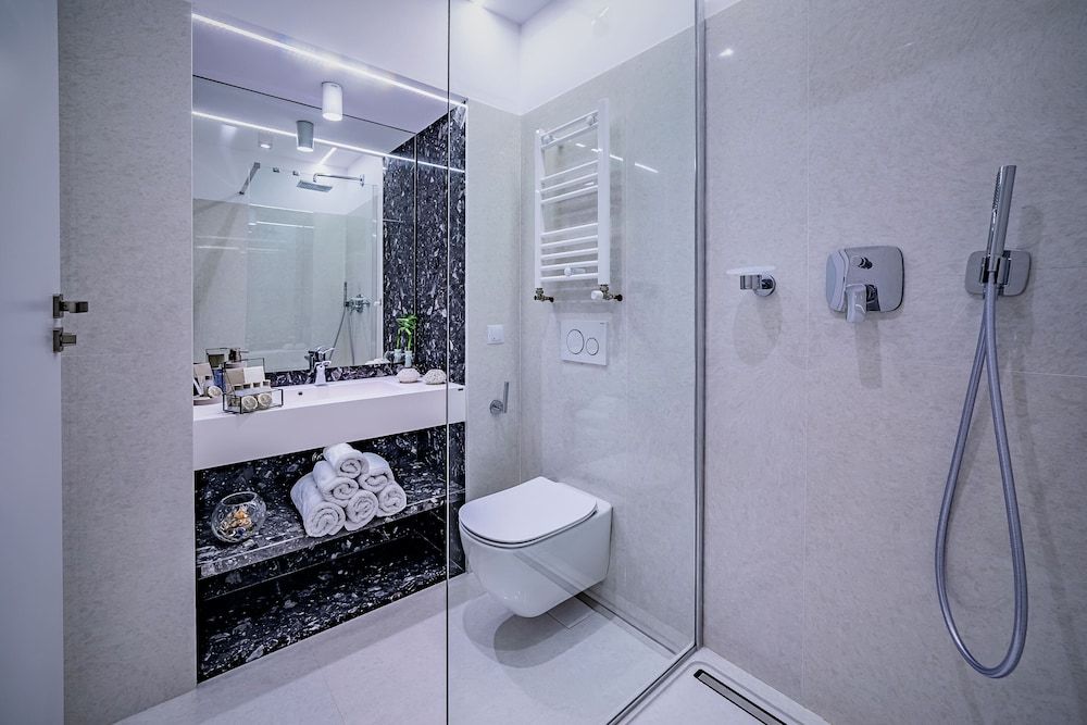 Hotel Sinaia Refurbished Double Room Without Balcony 6