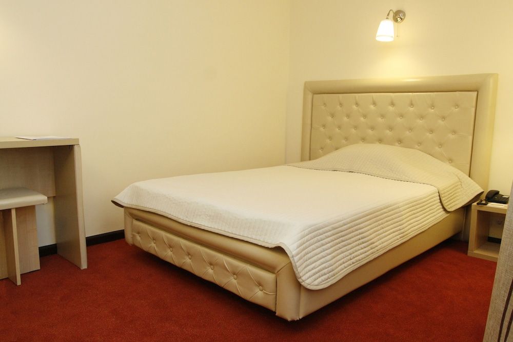 undefined Hotel Capitol 2