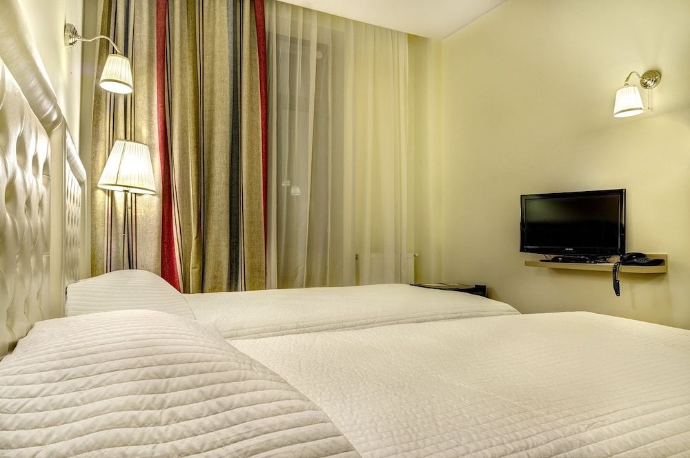 Hotel Capitol Standard Twin Room 2