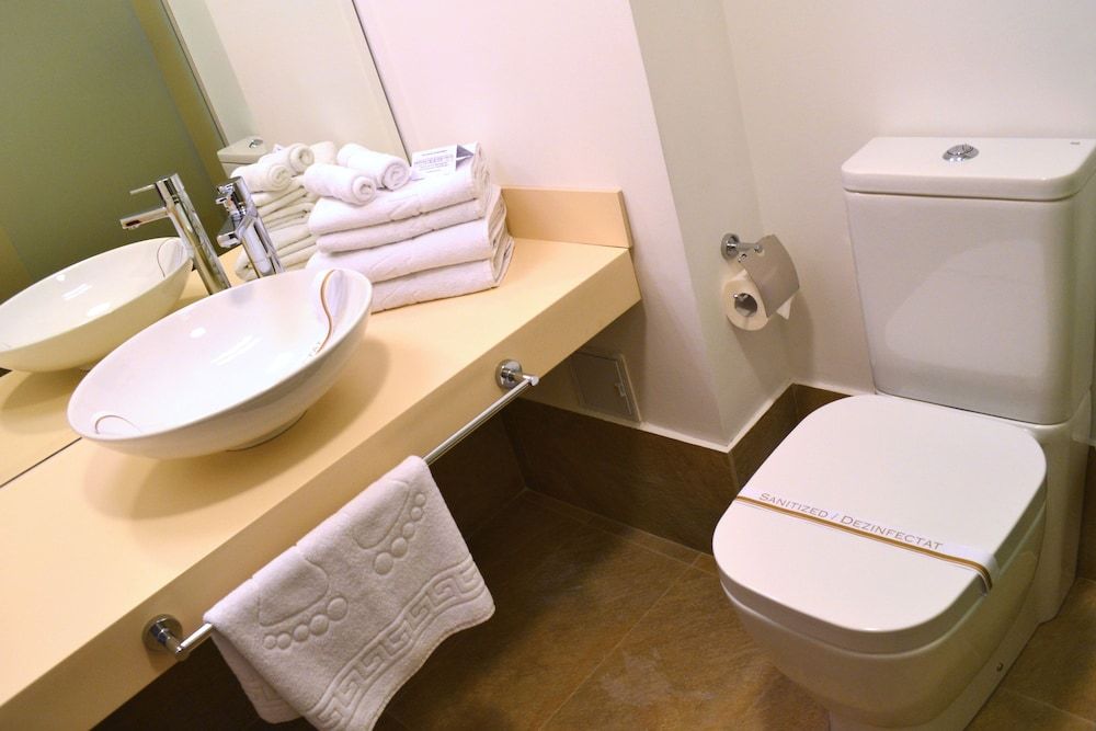 Hotel Capitol Standard Twin Room 4