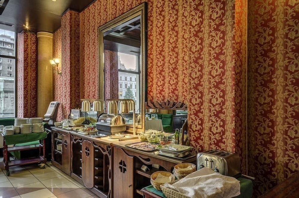 undefined Hotel Capitol 7