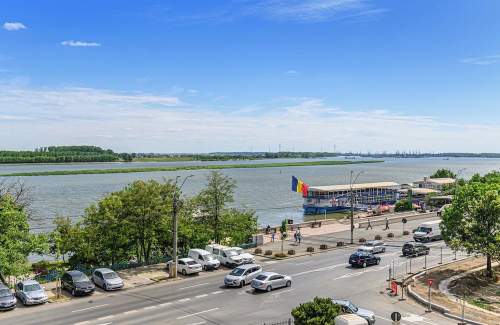 Vega Hotel Business Suite, River View 8