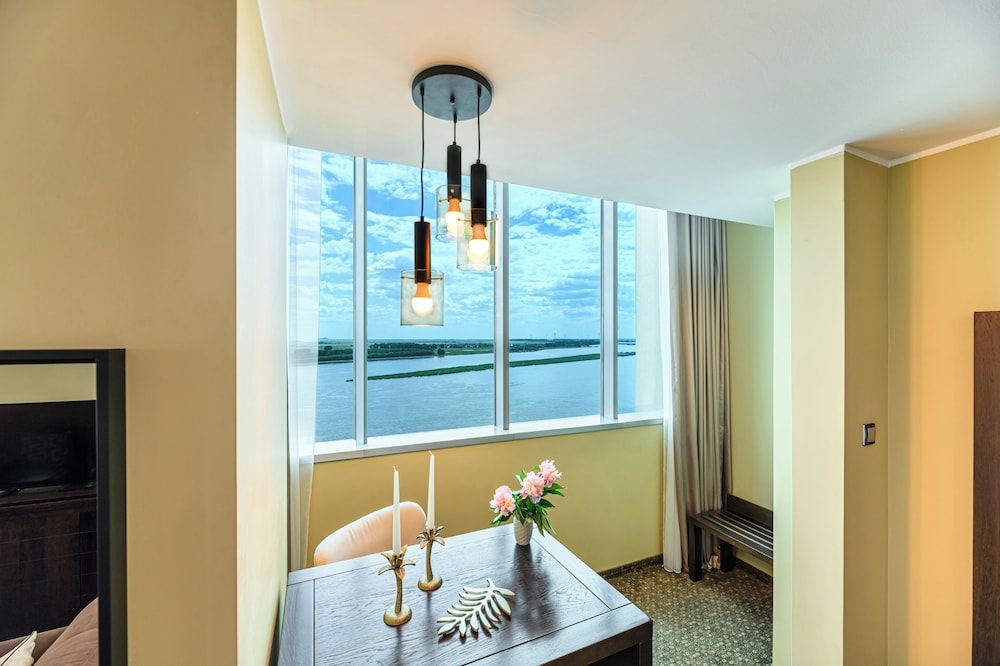 Vega Hotel Executive Suite, Balcony, River View 15