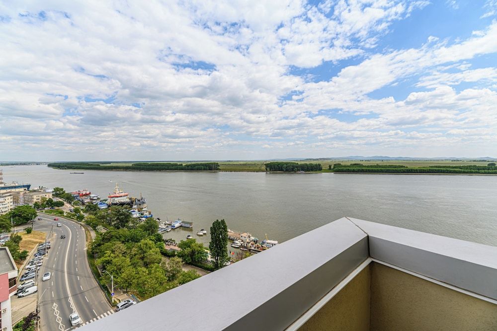 Vega Hotel Executive Suite, Balcony, River View 6