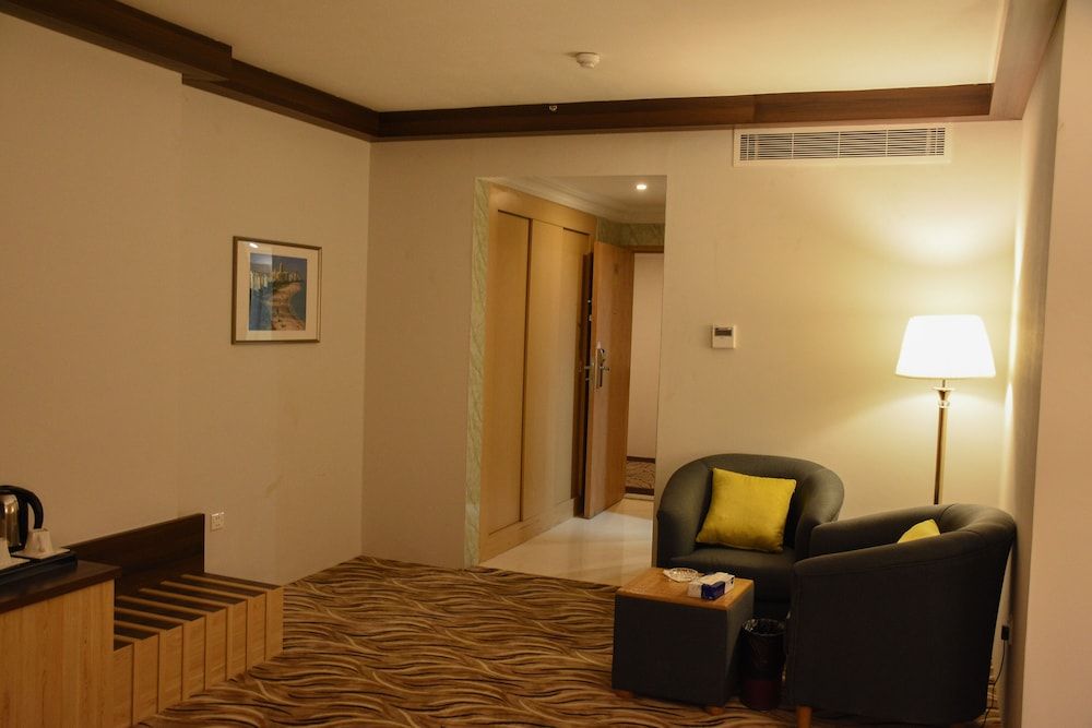 Florida Inn Hotel Basic Twin Room 5