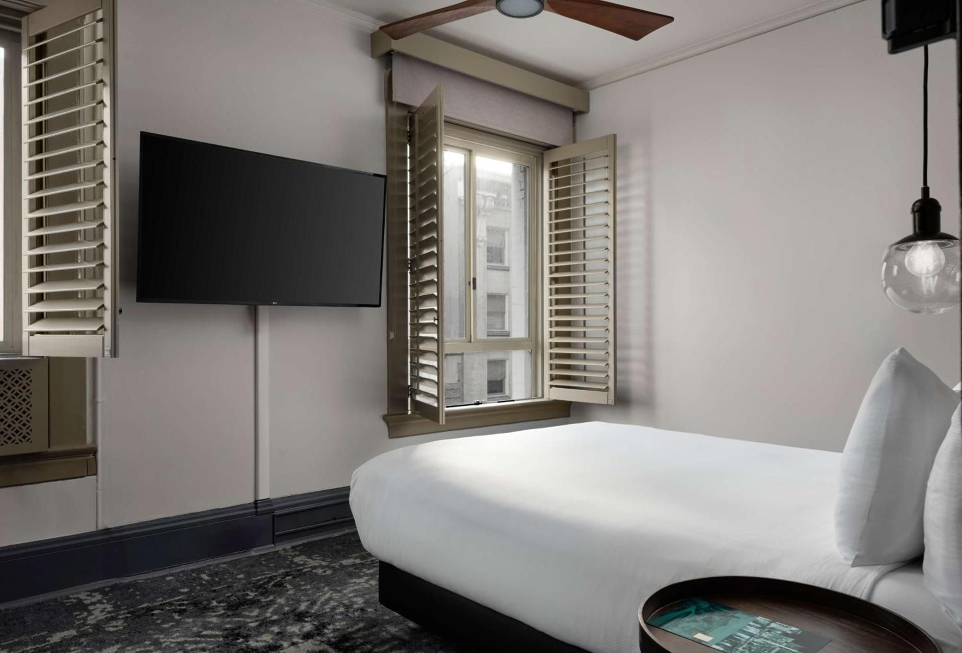 The Barnes San Francisco, Tapestry Collection by Hilton 1 Queen Bed 2