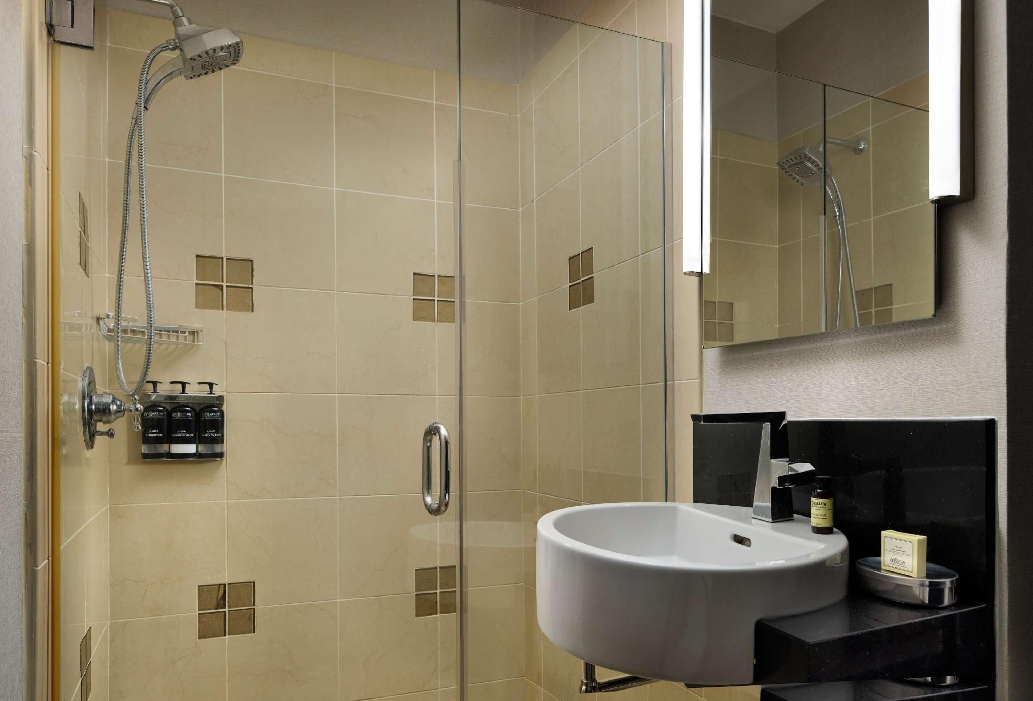 The Barnes San Francisco, Tapestry Collection by Hilton 1 Queen Bed 3