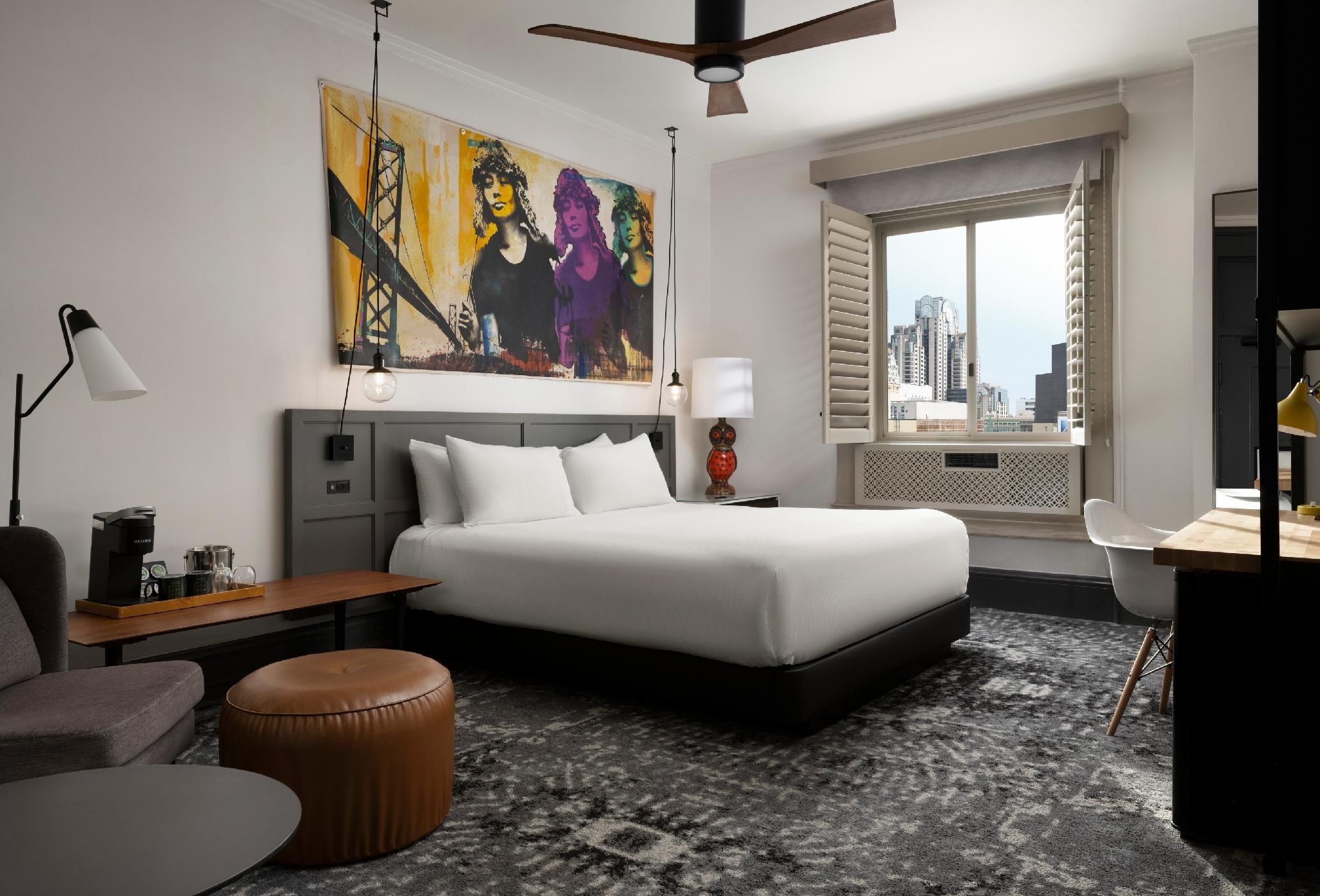 1 KING MOBILITY/HEARING ACCESS W/RI SHWR