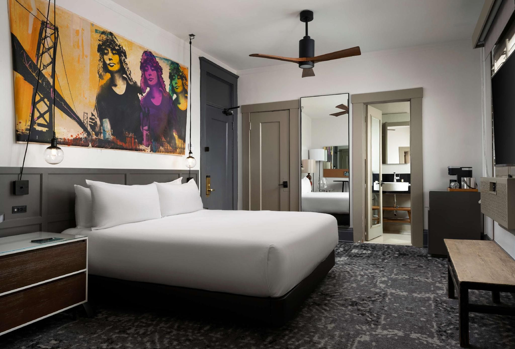 1 King Bed