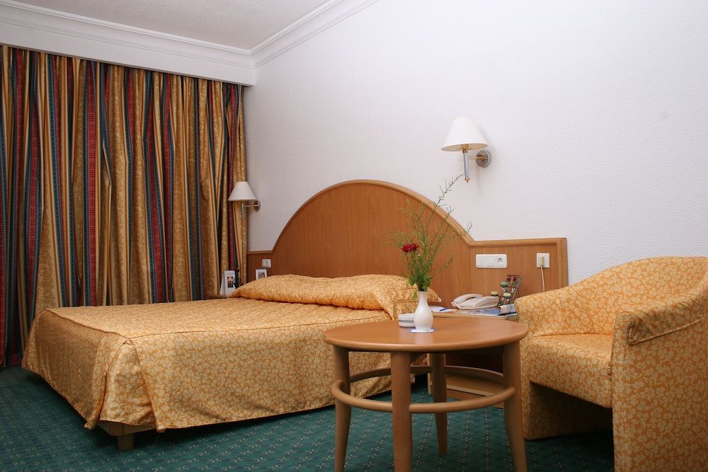 Chambre Quadruple (1 Adulte + 3 Enfants)