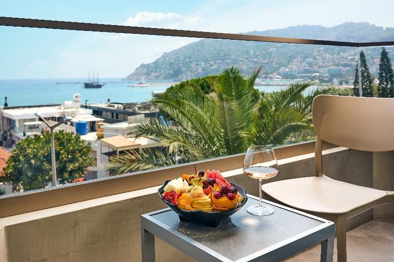 Double or Twin Room with Sea View