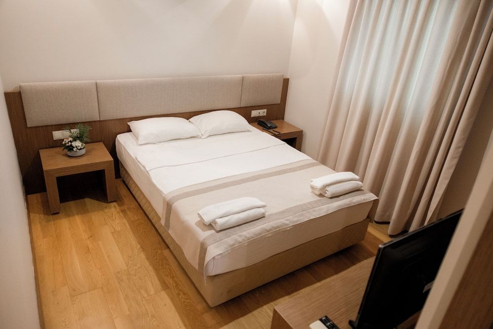 undefined The Corner Hotel 4