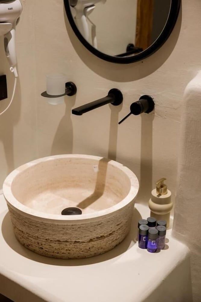 The Corner Hotel Standard Room 8