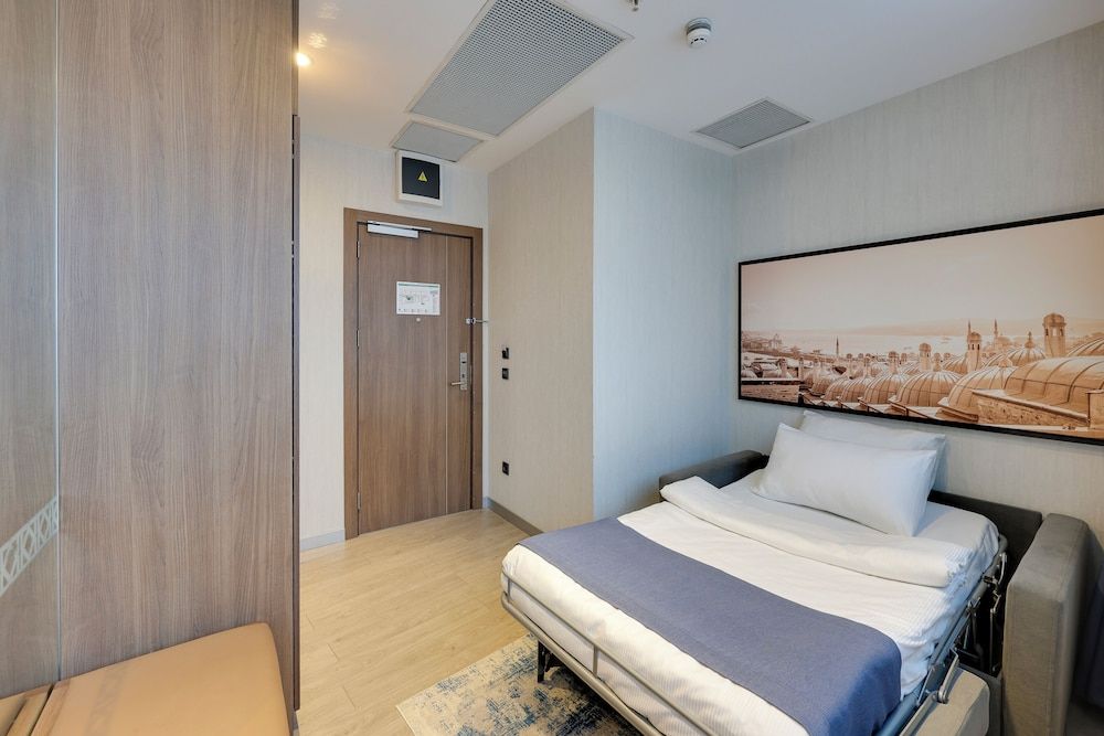 Executive Room, 3 Single Beds, Sofa Bed