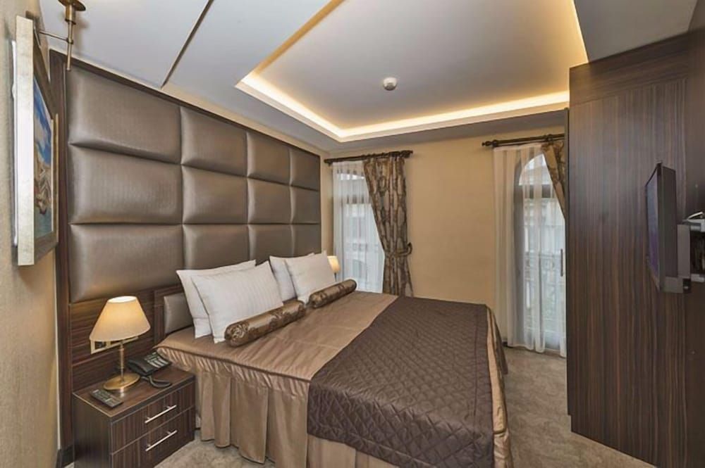 undefined Romeo Hotel 3