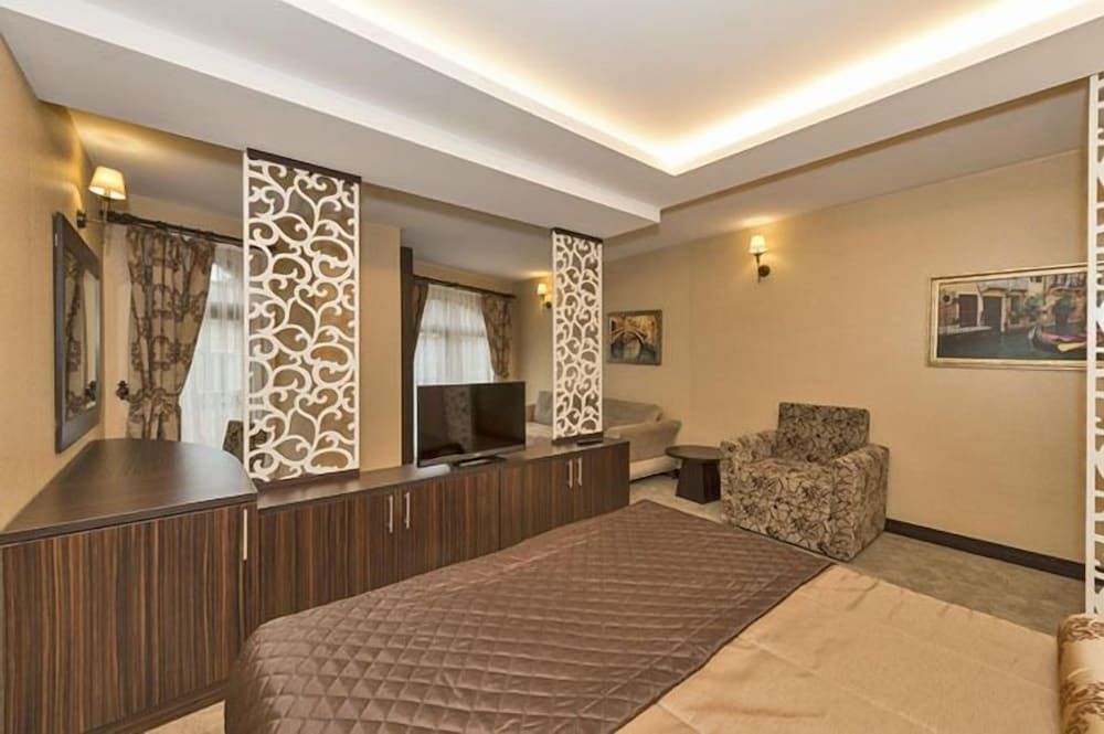 undefined Romeo Hotel 2