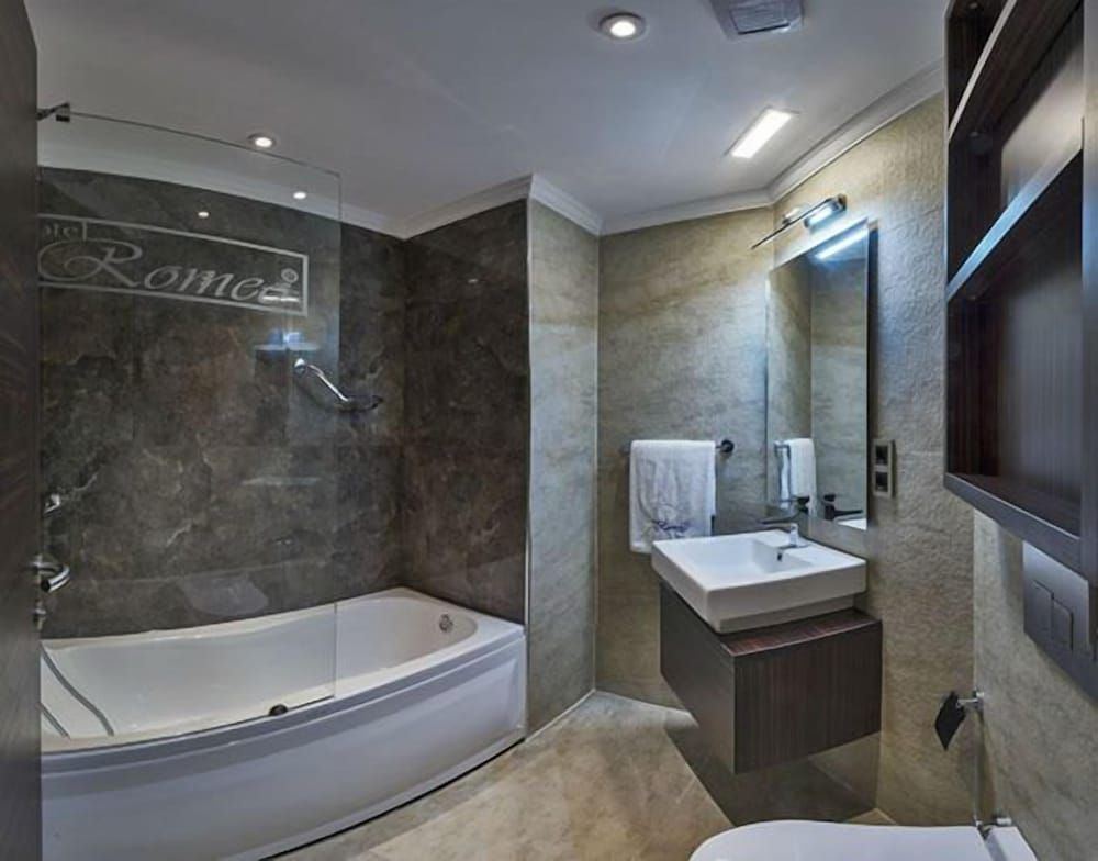 Romeo Hotel Standard Single Room 8