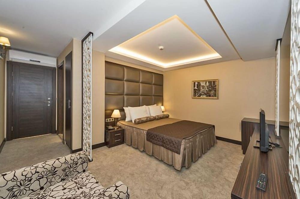 undefined Romeo Hotel 8