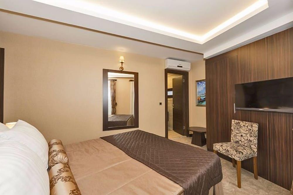 Romeo Hotel Standard Double Room 7