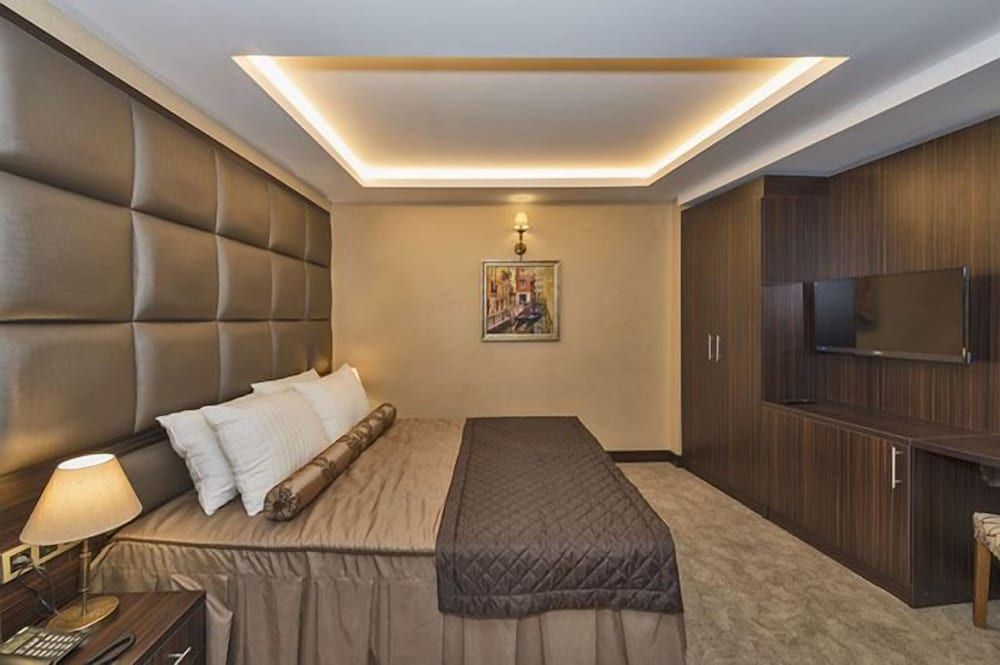 Romeo Hotel Standard Double Room 8