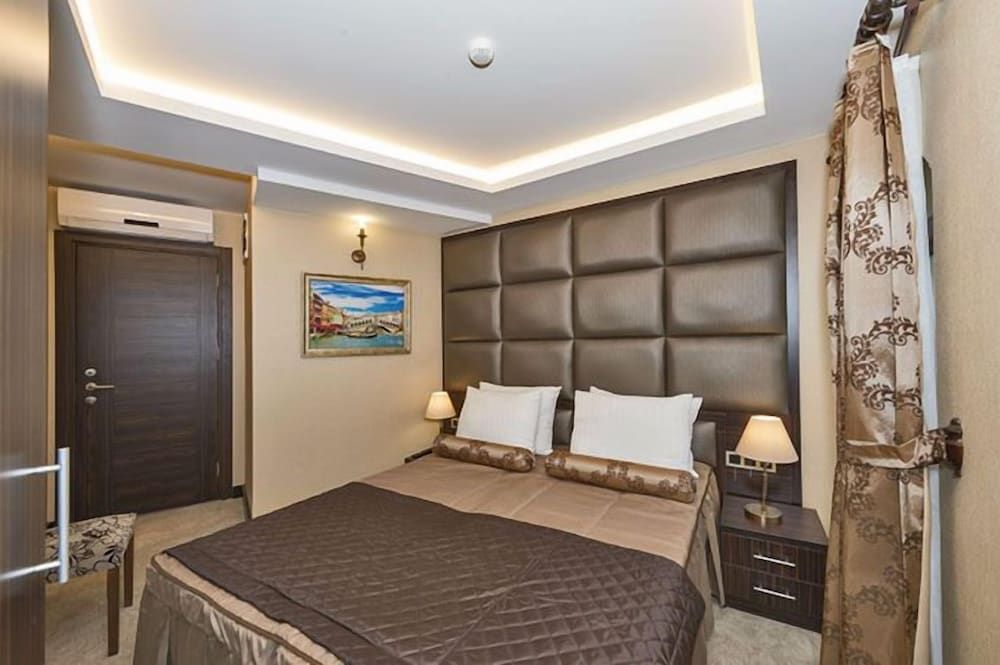 Romeo Hotel Standard Double Room 10