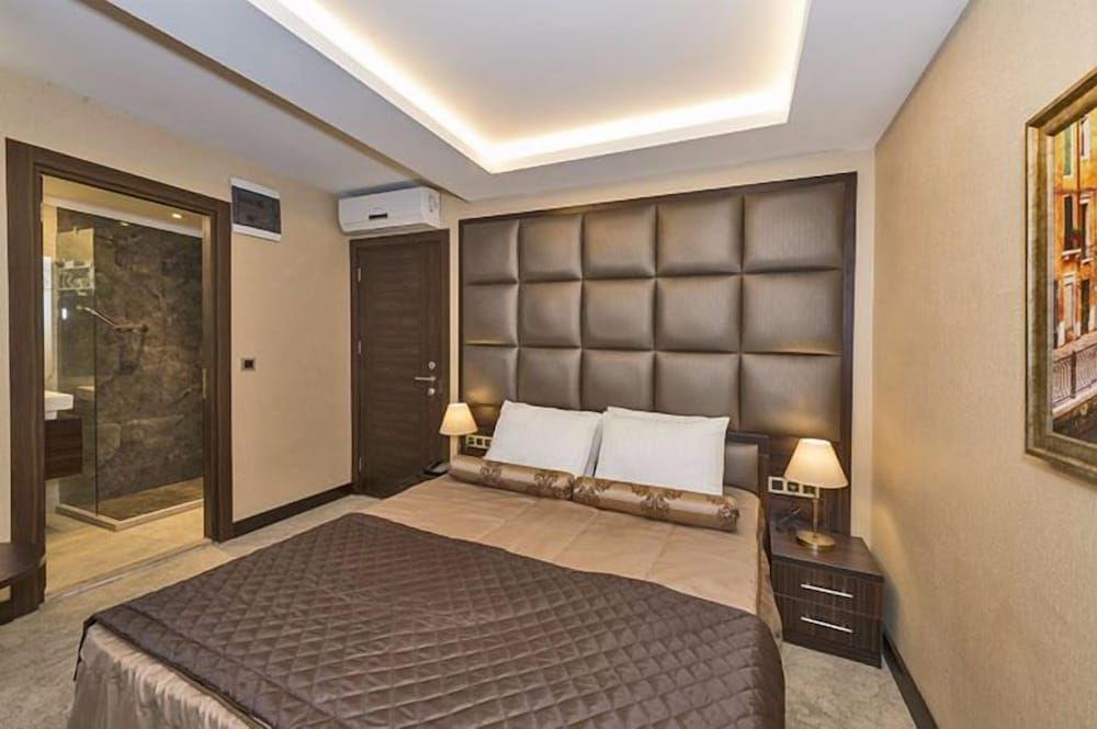 Romeo Hotel Standard Double Room 21