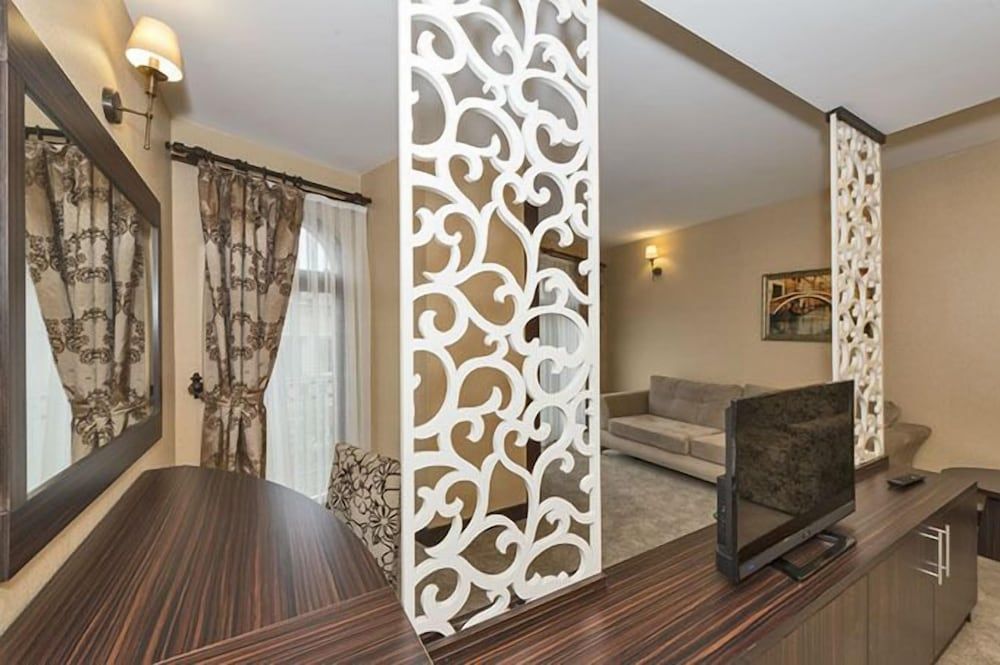 undefined Romeo Hotel 9