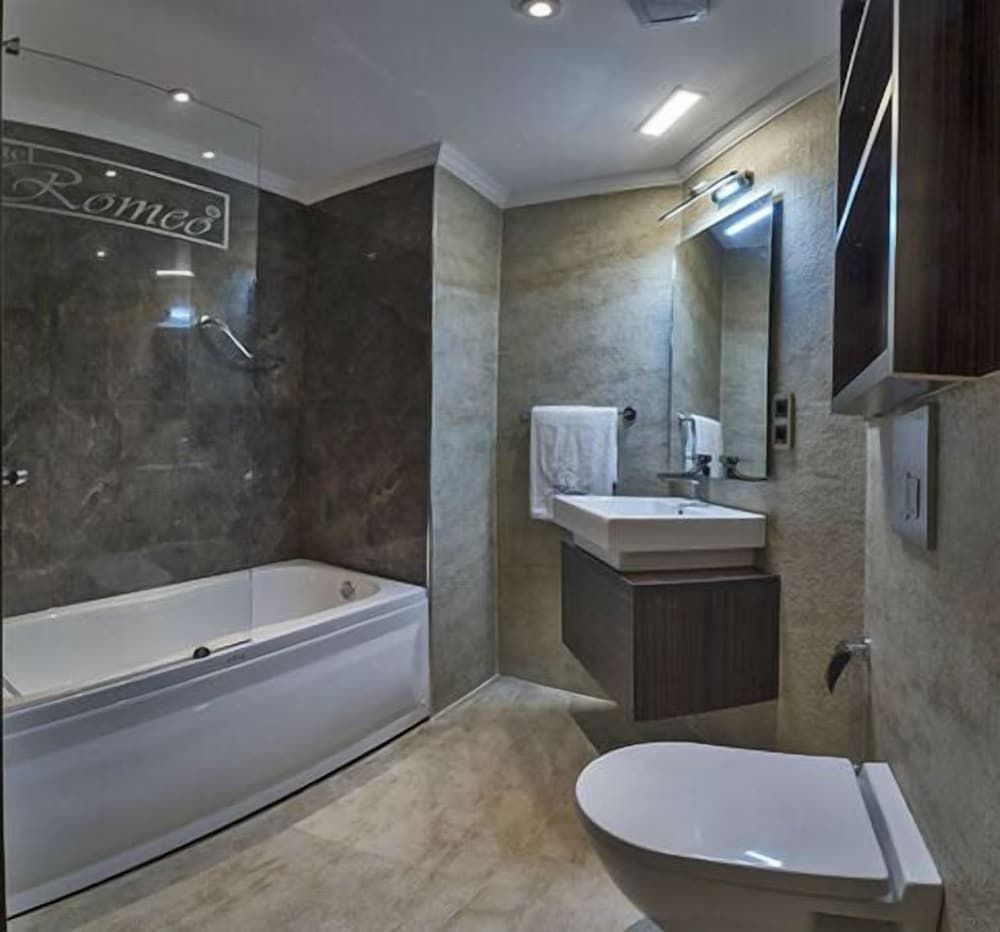 Romeo Hotel Standard Single Room 7