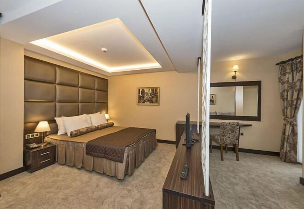 undefined Romeo Hotel 7