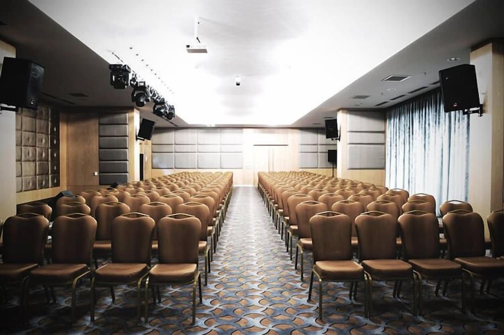 undefined Demora Hotel 8