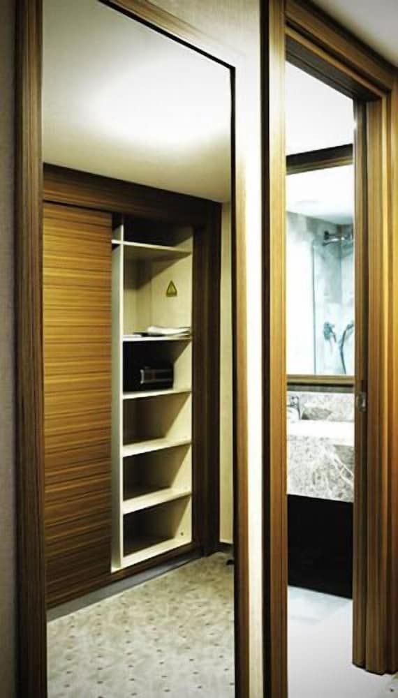 Demora Hotel Standard Double or Twin Room 9