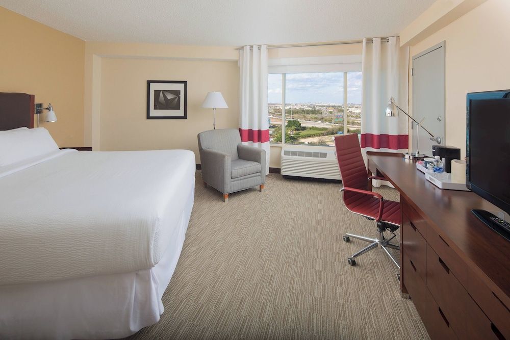 Four Points by Sheraton Orlando International Drive Room, 1 King Bed 4