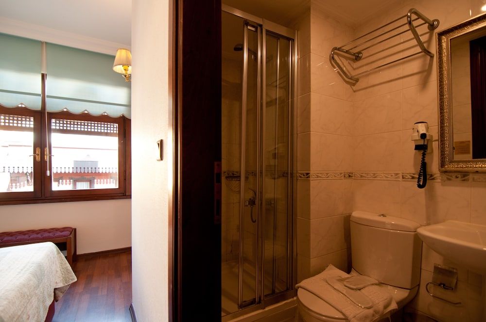 Emine Sultan Hotel Economy Double Room 5