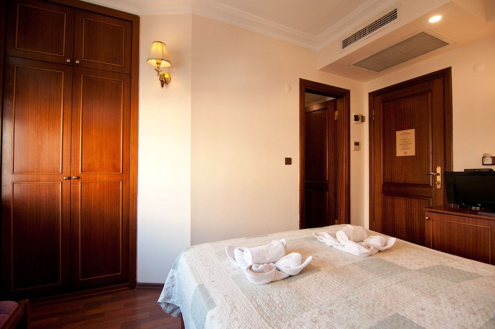 Emine Sultan Hotel Economy Double Room 3