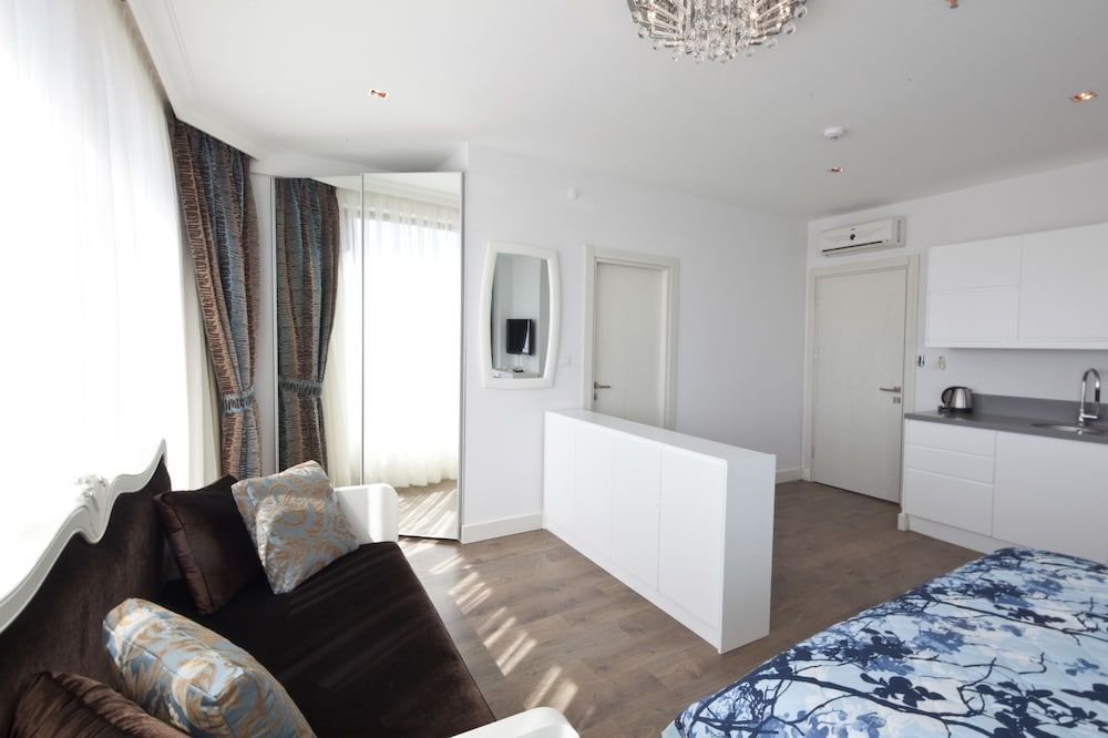 Molton Kabatas Hotel Deluxe Room 13