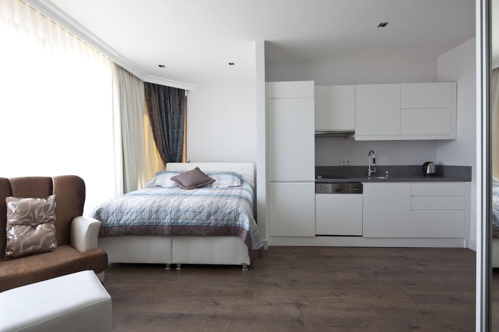 Molton Kabatas Hotel Standard Room 6