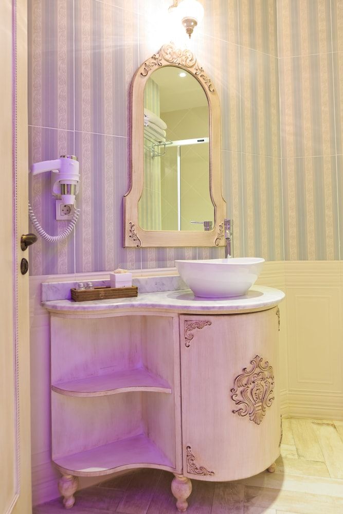 Elegance Residence Deluxe Suite 12