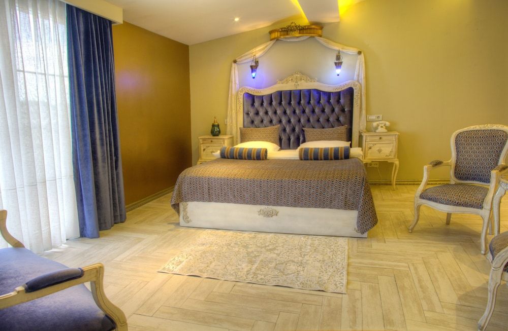 Elegance Residence King Suite 2