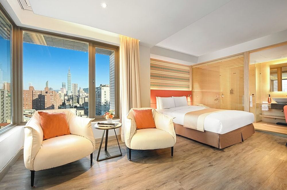 Executive 101 View Room