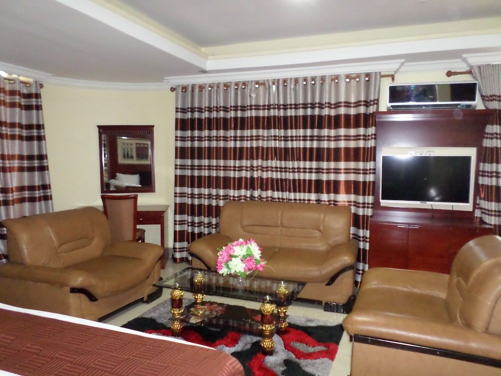 undefined Don Suite Hotel 9