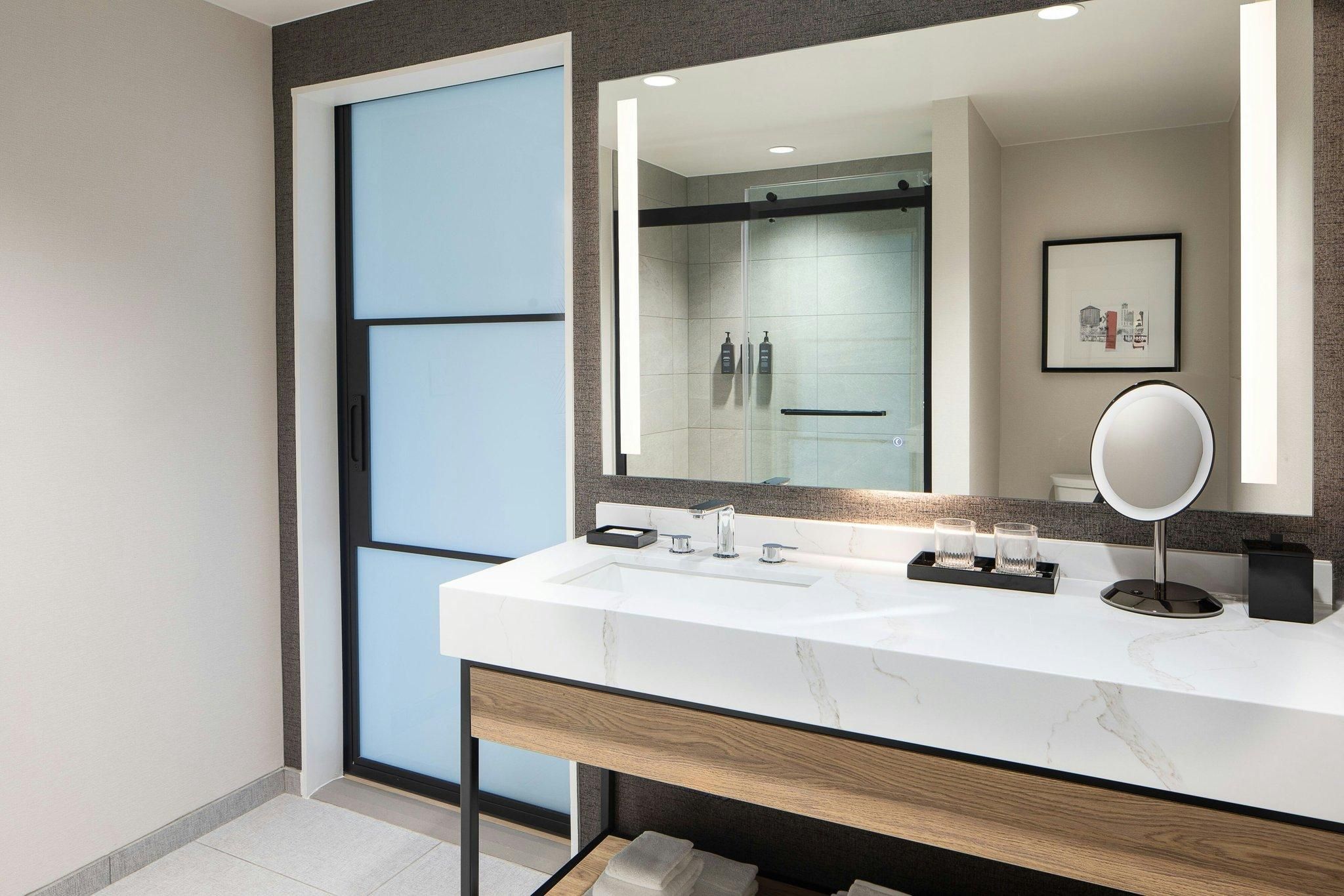 Club lounge access, 1 Bedroom Executive Suite