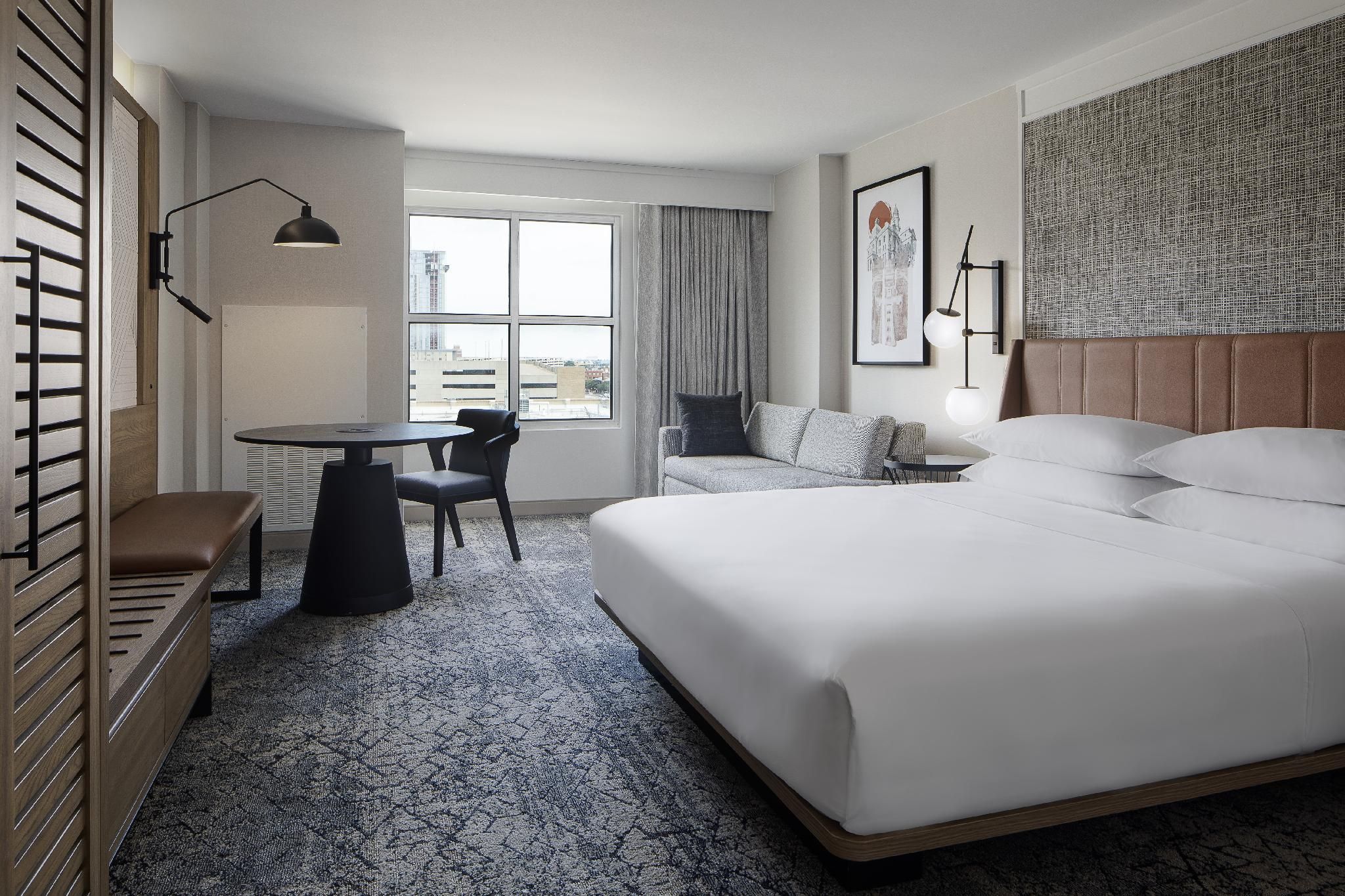 Club Lounge Access, Junior Suite, 1 King, Sofa Bed, Corner Room