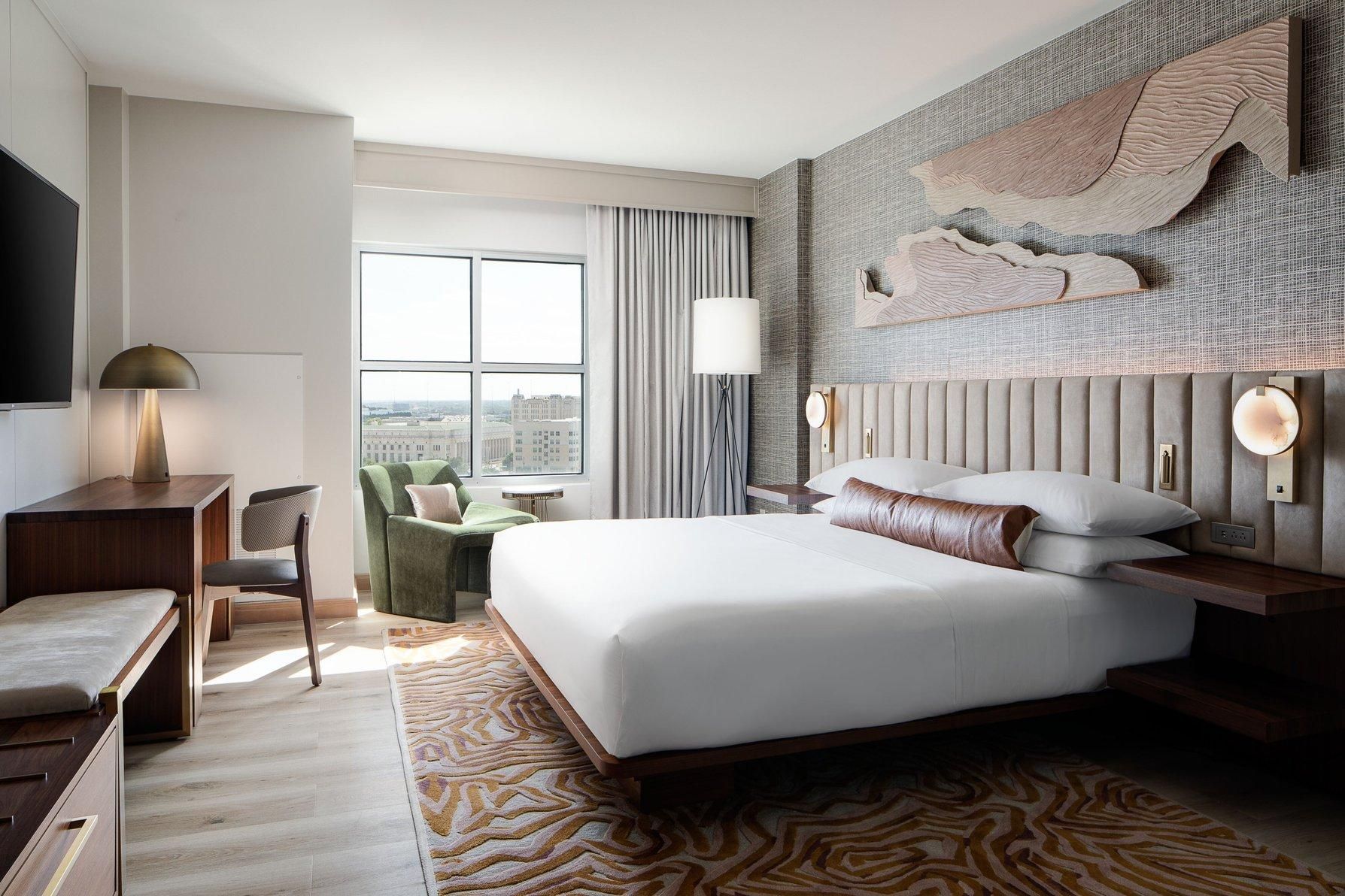 Trinity, Club lounge access, Suite