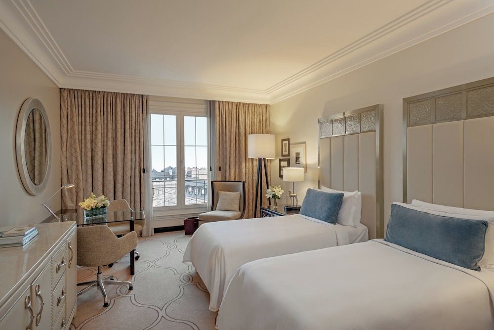 Room, 2 Twin Beds, City View