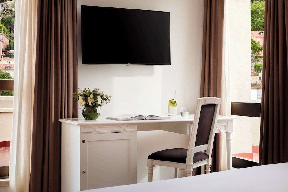 NH Sintra Centro Superior Room, Valley View (Extra Bed 3 adults) 5