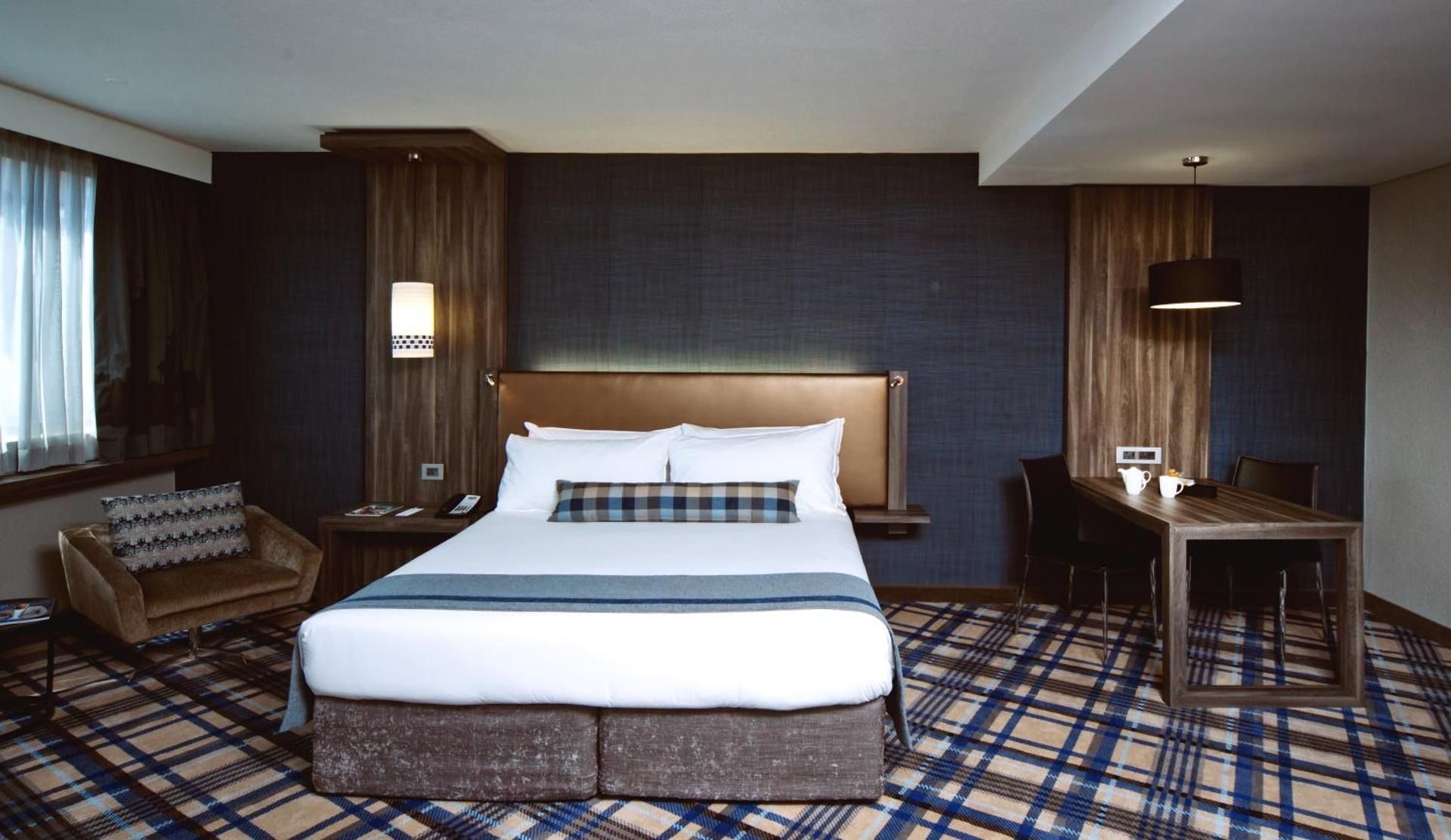 Deluxe King Room Smoking