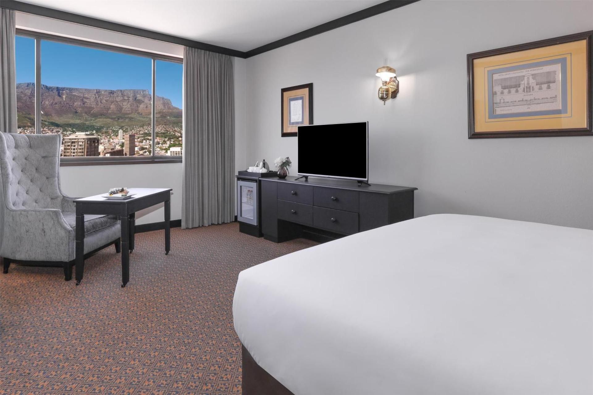 Southern Sun Cape Sun Standard King Room - Smoking 7